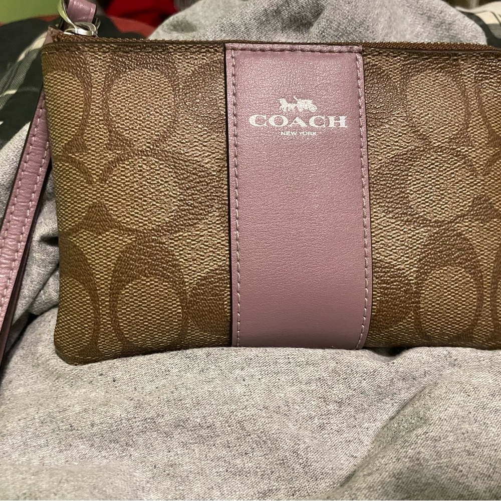 Like New Signature coach wristlet